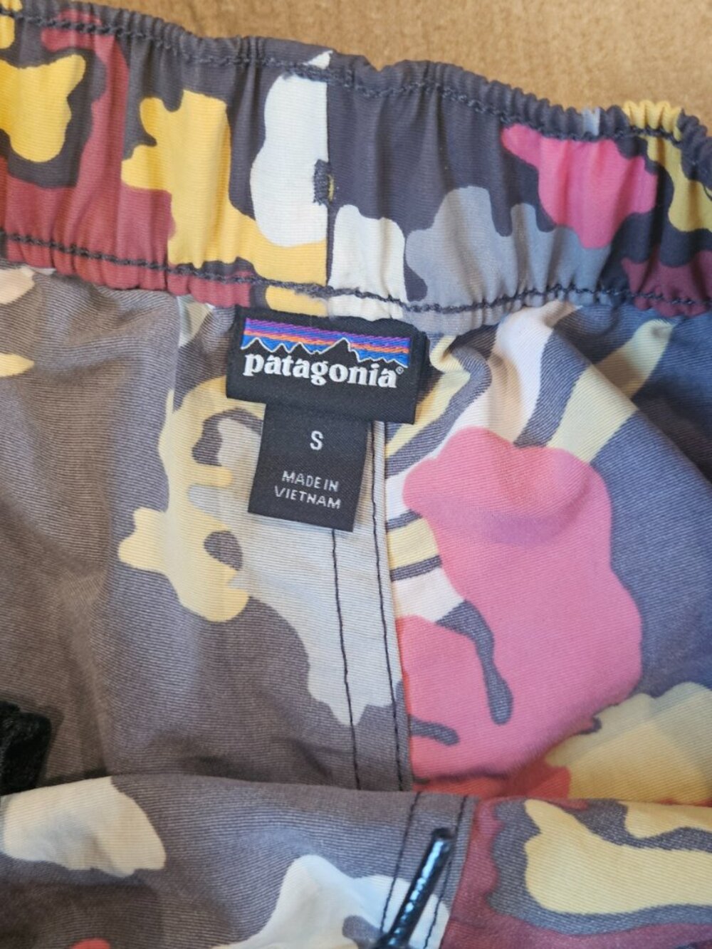 Patagonia Barely Baggie Shorts Size S - Picture 2 of 3
